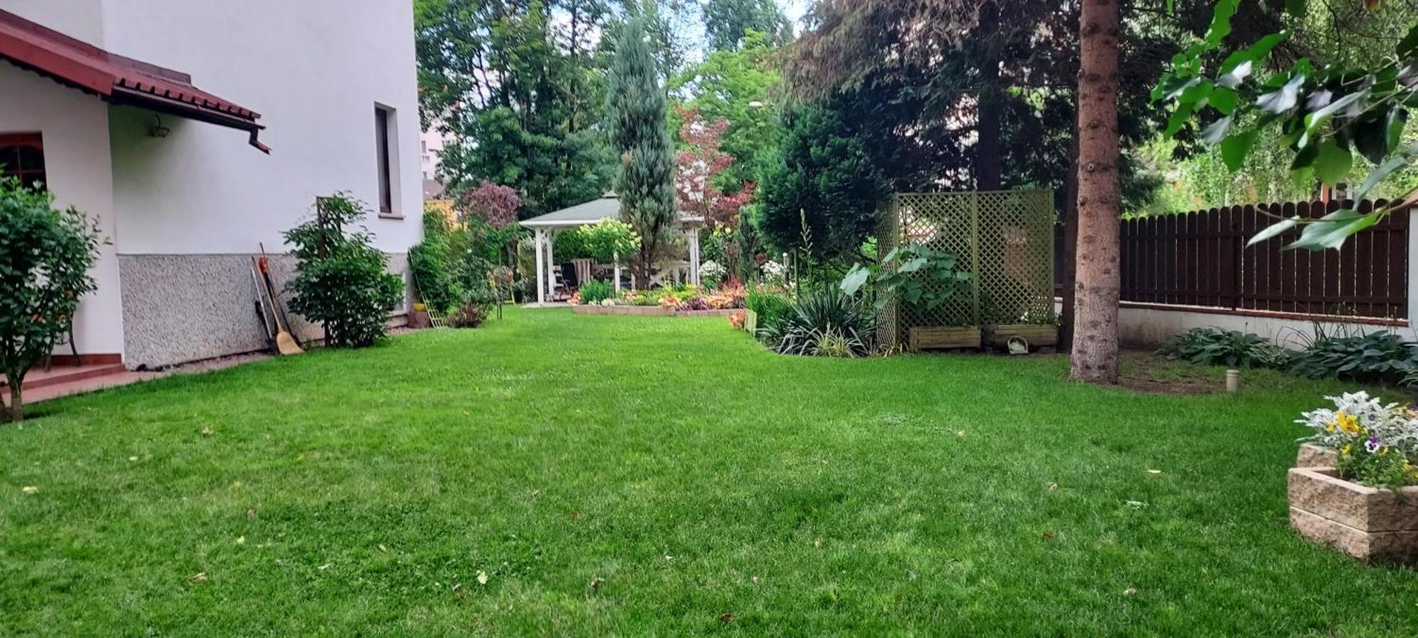 Hidden Gem Garden Apartment *